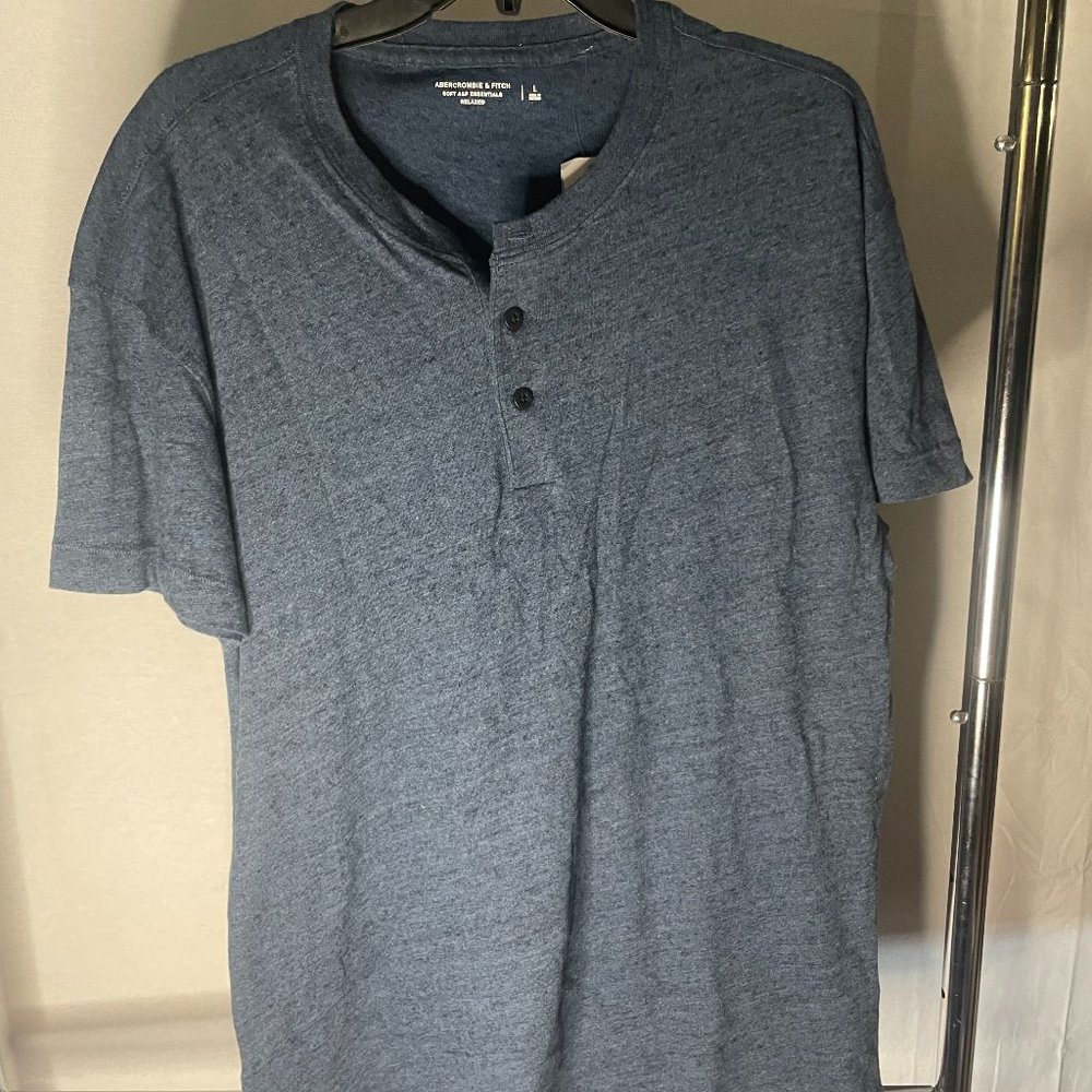 L Abercrombie and Fitch Grey T-Shirt